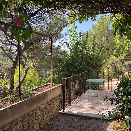 Le Gite Sous Les Pins Les Taillades Exterior foto